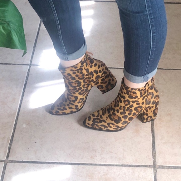Leopard Printed Bootie Chunky Heel - Picture 7 of 7